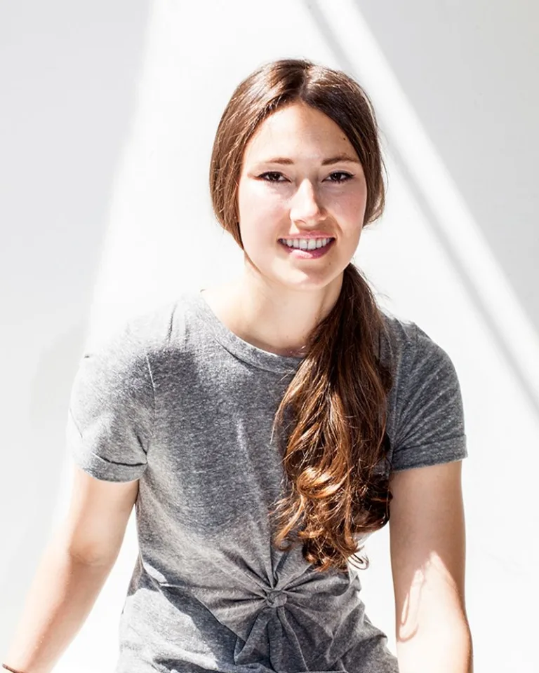 Portrait of a Sakara employee.